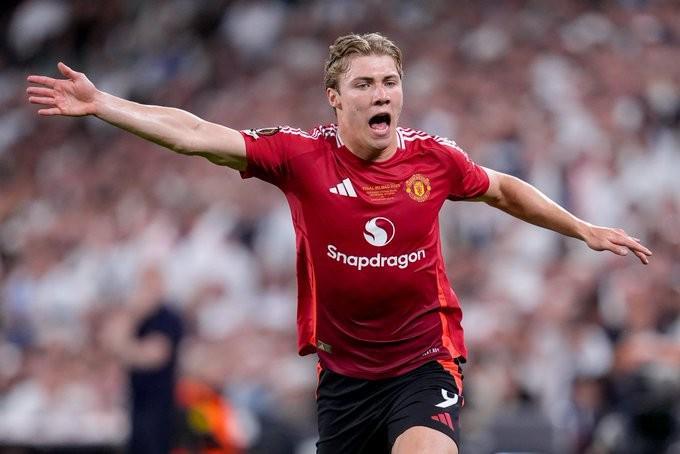 皇冠体育登录入口-罗体：霍伊伦对加盟那不勒斯持开放态度，多夫比克也表示同意