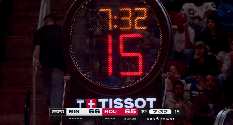 皇冠体育官方网站-出了点小状况！森林狼火箭激战正酣 计时器突然故障需要调整